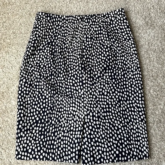 J. Crew Factory women’s pencil skirt. Size 0 - Picture 3 of 3